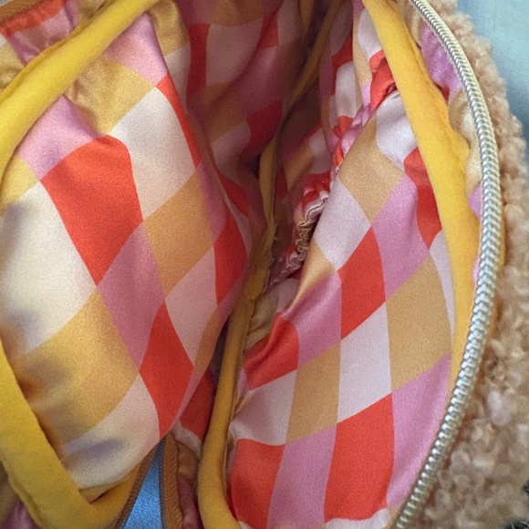 Super cute fuzzy Winnie the Pooh Disney x Spectrum make up cosmetic bag - Picture 6 of 6